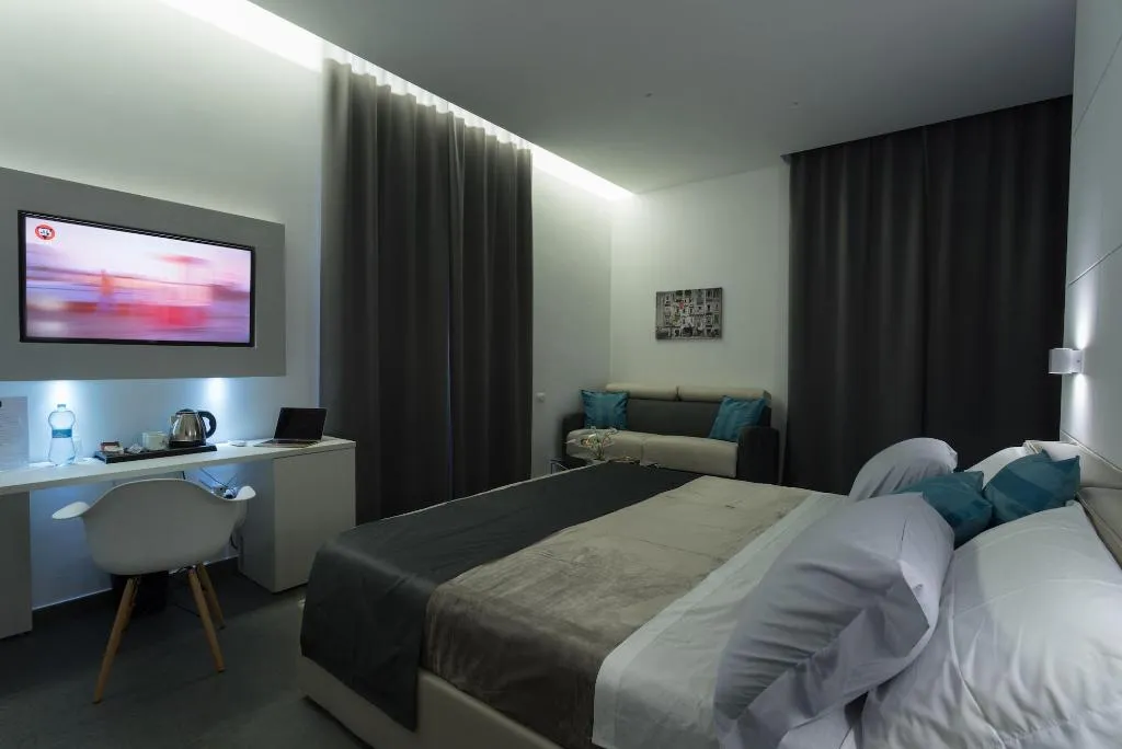 Room, Twice Naples, Naples