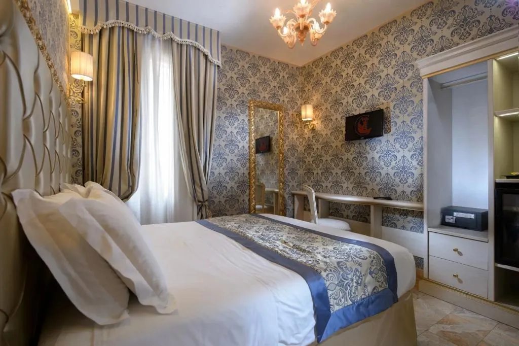 DOUBLE ECONOMY Room, Canaletto, Venice