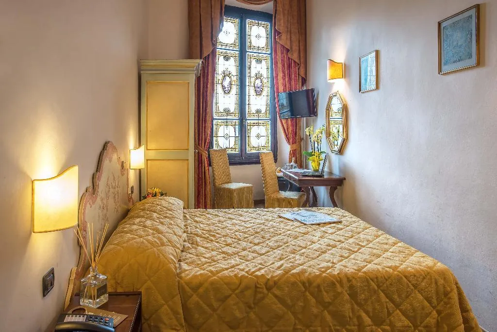 TWIN STANDARD Room, Paris, Florence