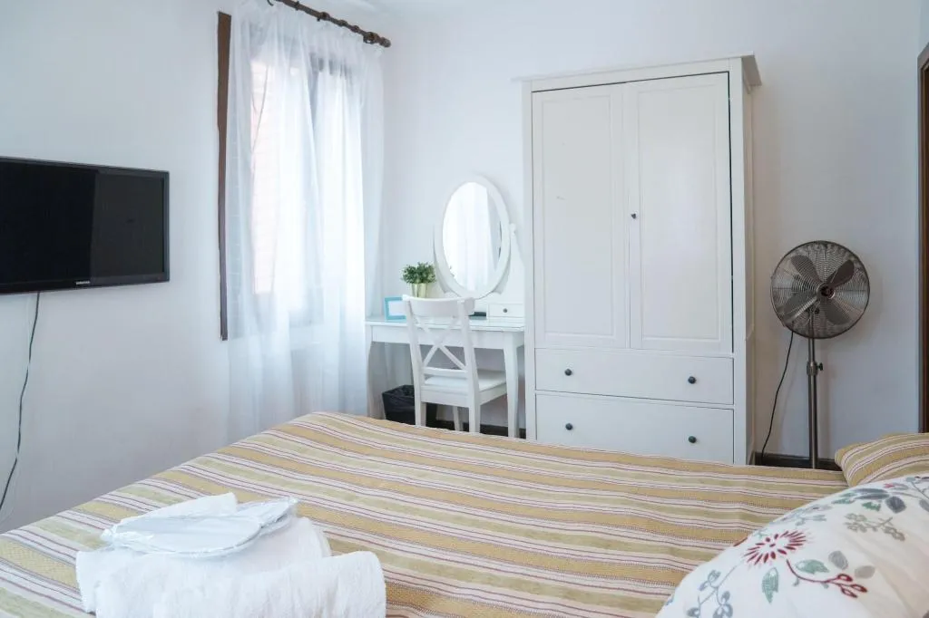 Room, Ca’ del Gallo, Venice