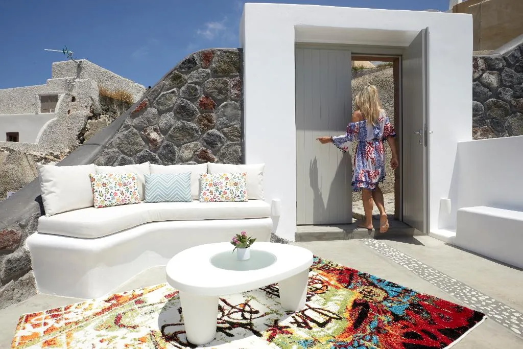 General view, Mellow Luxury Cave, Santorini