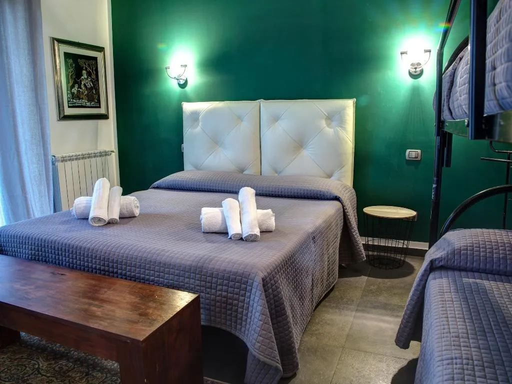 Room, Antichi Ricordi, Catania