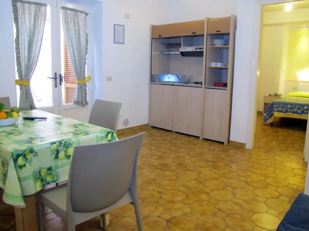 APARTMENT STANDARD Room, Residence Villa Marinù, Naples