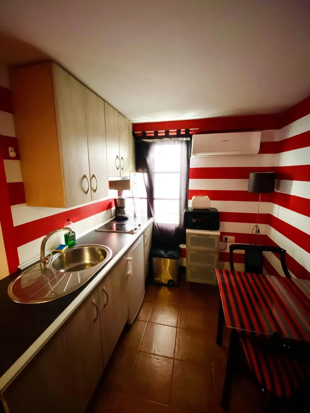 Room, Sevilla Kitsch Hostel Art, Seville
