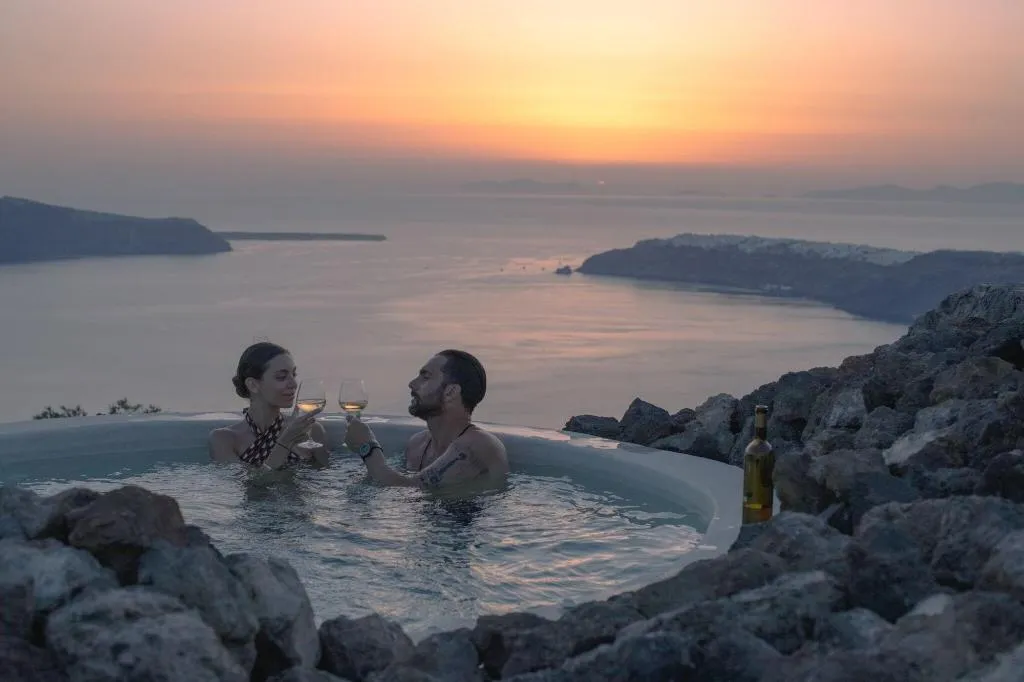 Sports and Entertainment, White Pearl Cavalieri, Santorini