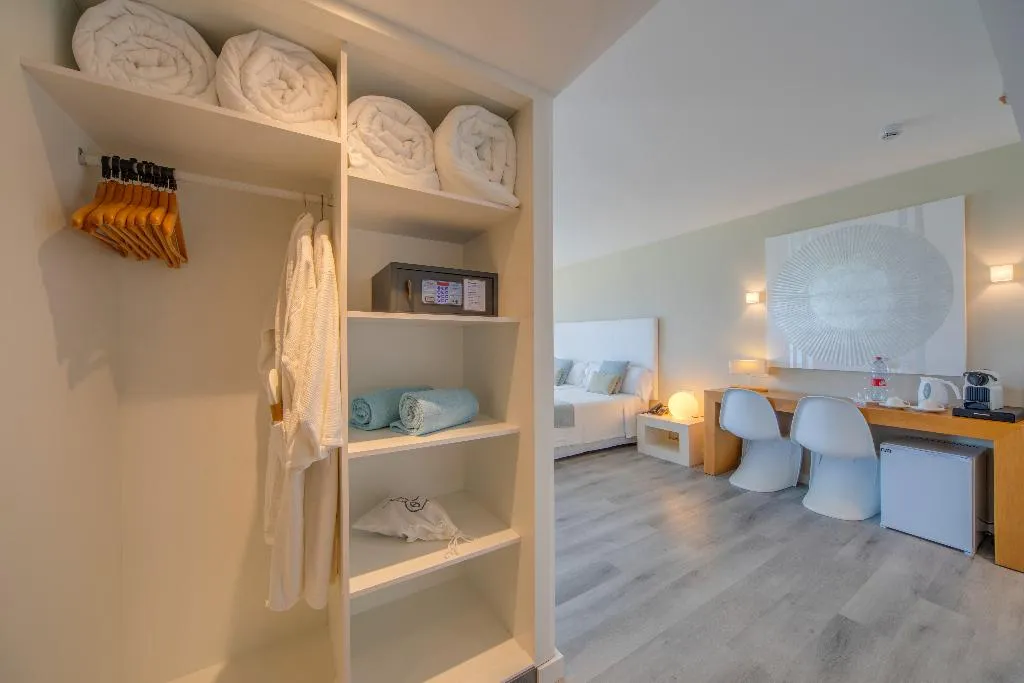 JUNIOR SUITE SIDE SEA VIEW Room, Playa Esperanza Resort, Majorca