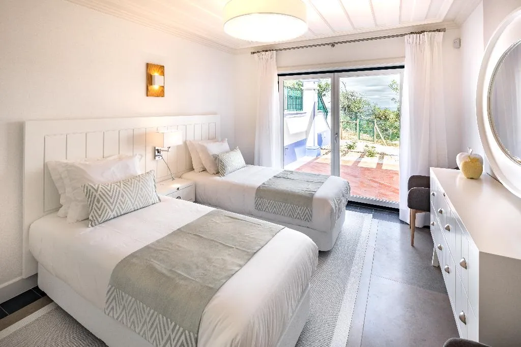 VILLA THREE BEDROOMS Room, Shantivillas, Algarve
