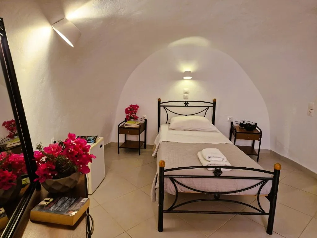 SINGLE ECONOMY Room, Kykladonisia Traditional Settlement, Santorini