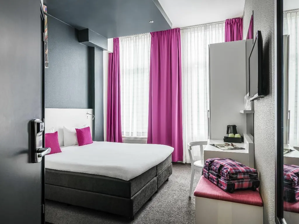 DOUBLE WITH DOUBLE BED Room, ibis Styles Amsterdam Amstel, Amsterdam