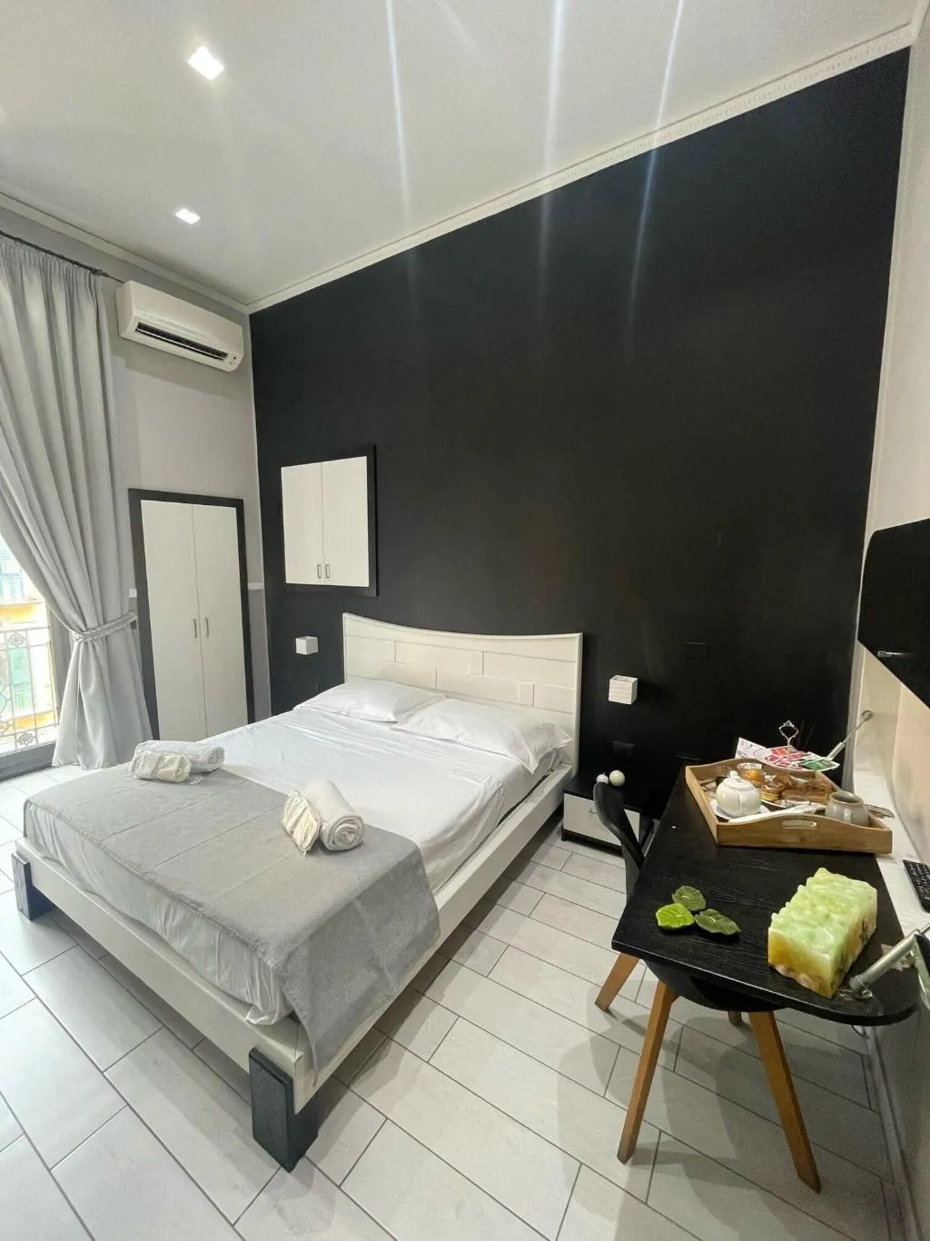 Room, Parthenope Rooms, Naples
