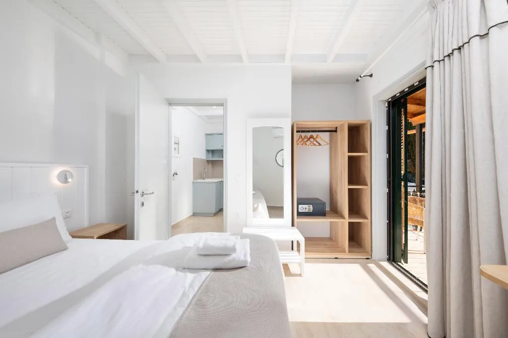 Room, Bella Vista Beach Hotel & Studios, Corfu