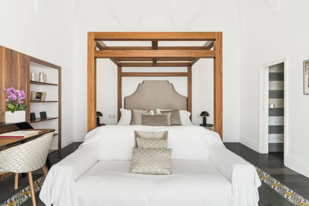SUITE SEA VIEW KING BED Room, Villa Magia, Naples