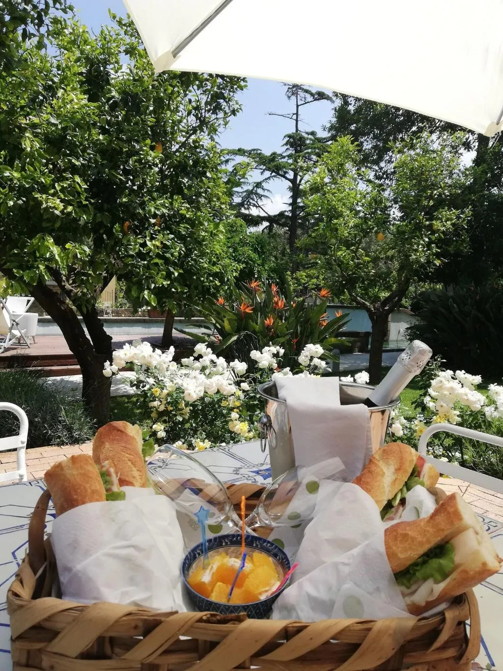 Sports and Entertainment, Villa Manning Relais, Naples