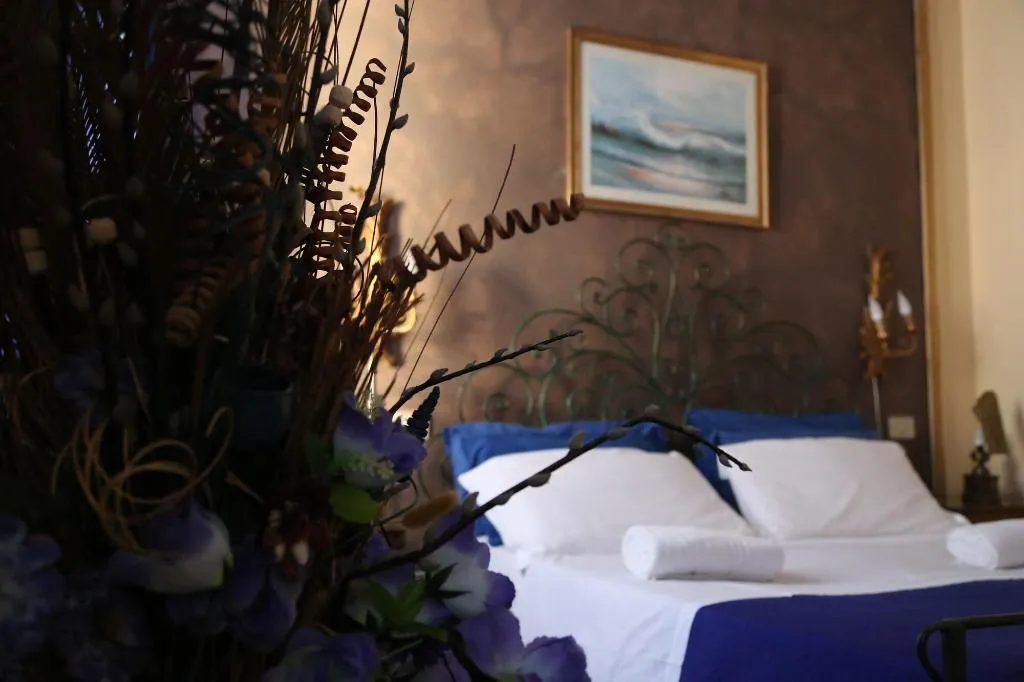 Room, Riverbanks, Florence