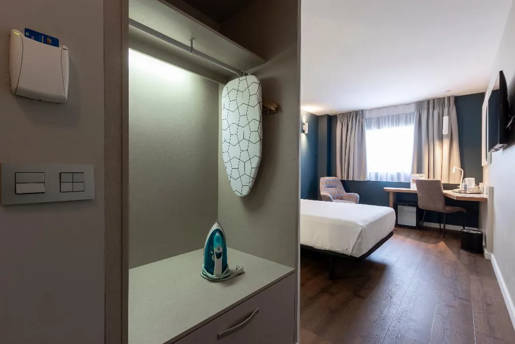 DOUBLE STANDARD Room, Travelodge Malaga Aeropuerto, Costa Del Sol