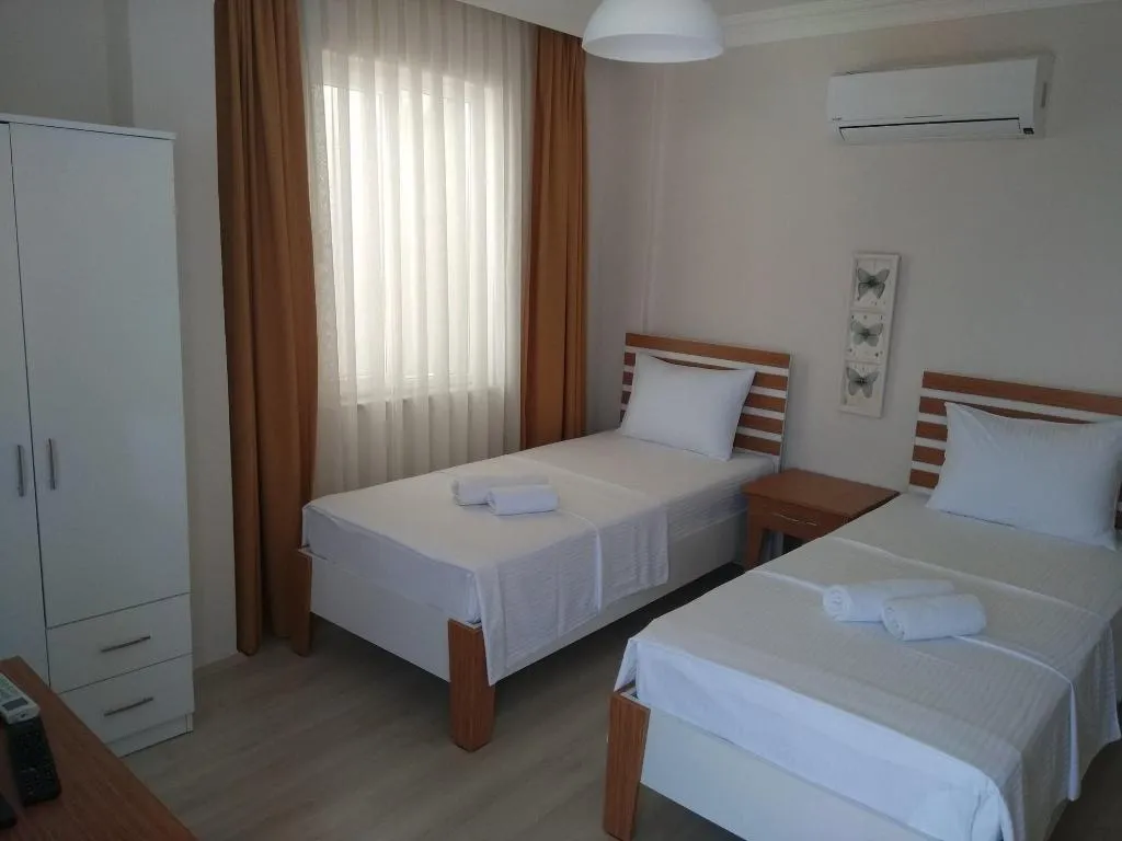 Room, Grandma's Garden, Dalaman