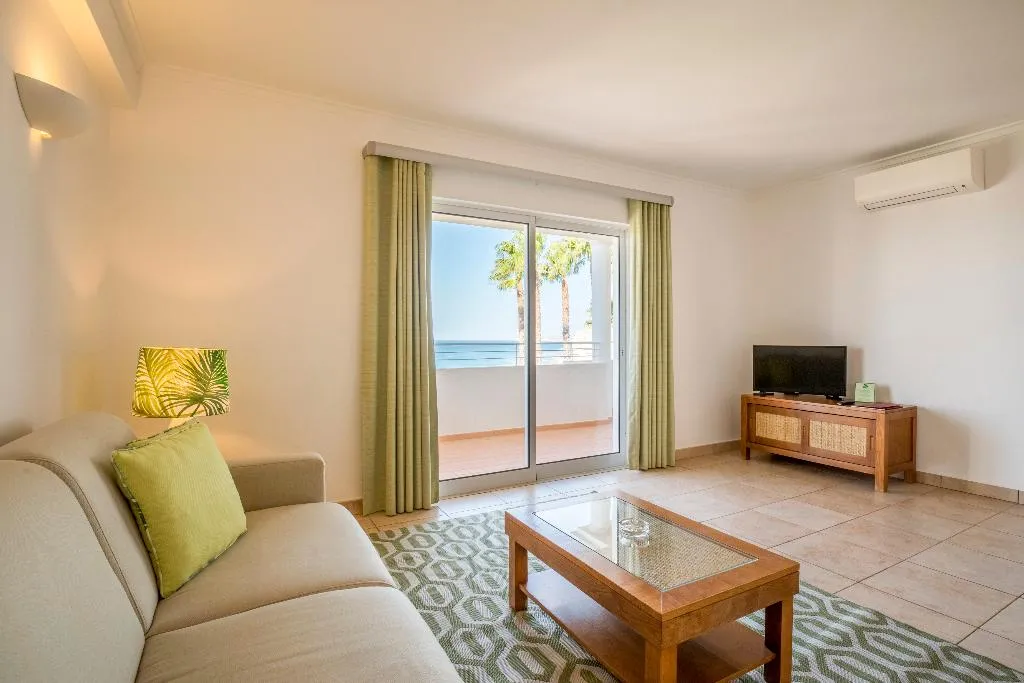 APARTMENT PREMIUM OCEAN FRONT Room, Clube Porto Mós, Algarve