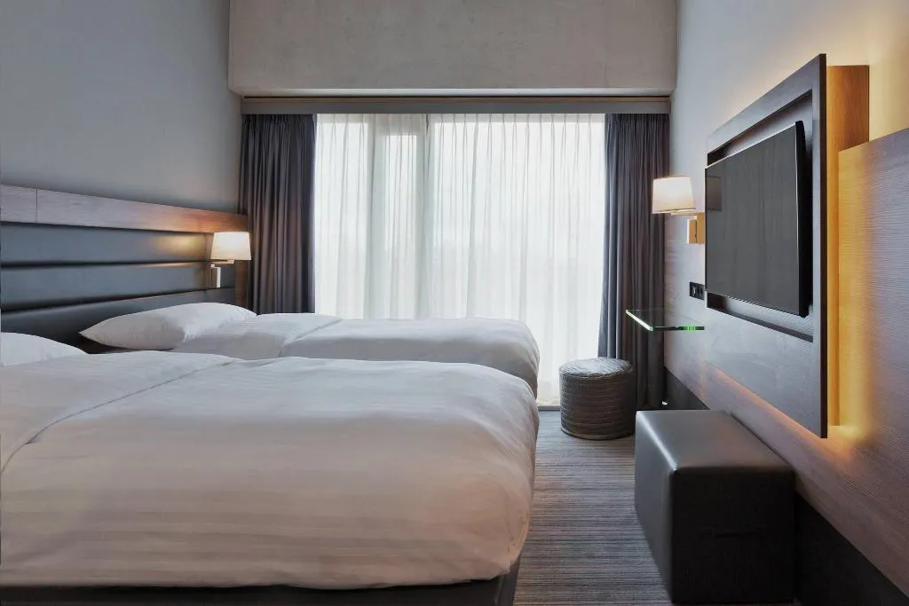 DOUBLE QUEEN SIZE BED Room, Moxy Amsterdam Houthavens, Amsterdam