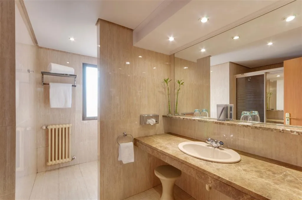 JUNIOR SUITE STANDARD Room, Gran Hotel Los Angeles, Madrid