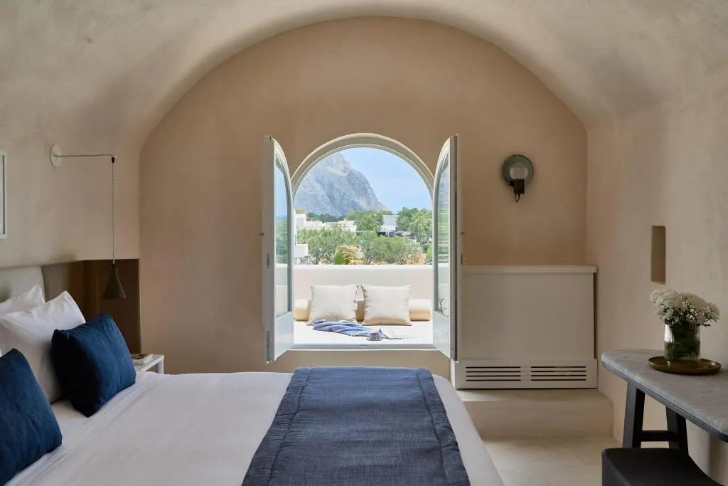 SUITE KING SIZE BED Room, Istoria Hotel, Santorini