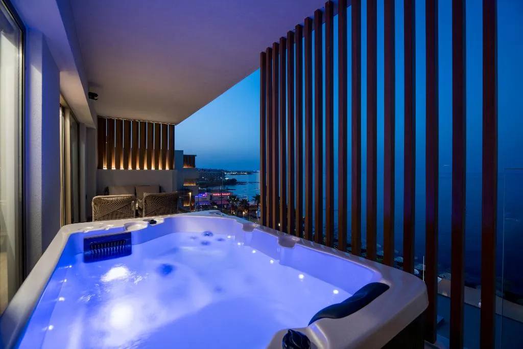 SUITE WITH JACUZZI Room, AKASHA Beach Hotel and Spa, Crete