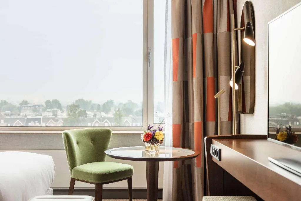 TWIN DELUXE Room, Hilton Amsterdam, Amsterdam