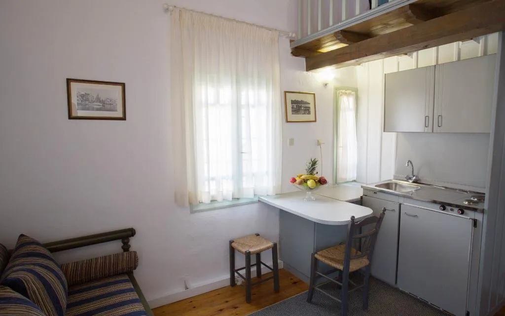Room, Nostos, Crete