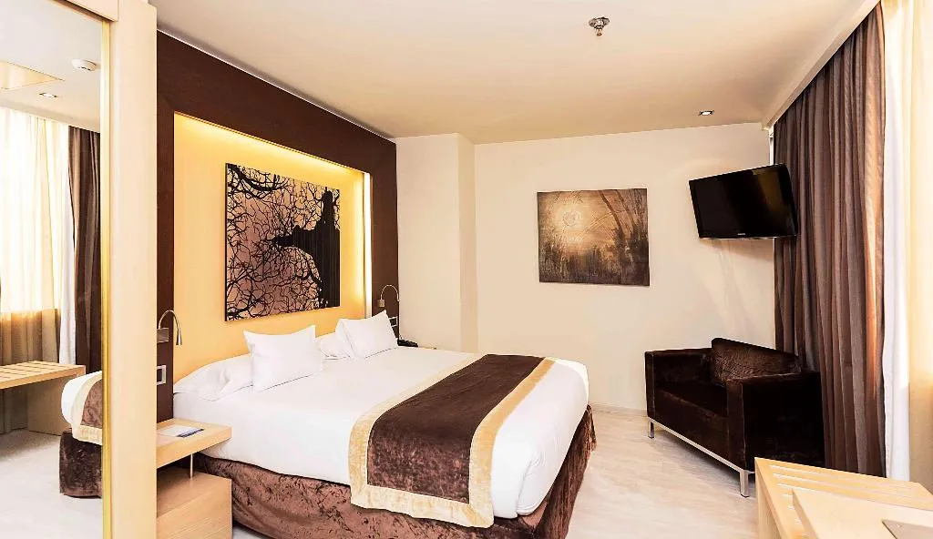DOUBLE QUEEN SIZE BED Room, Melia Avenida America, Madrid