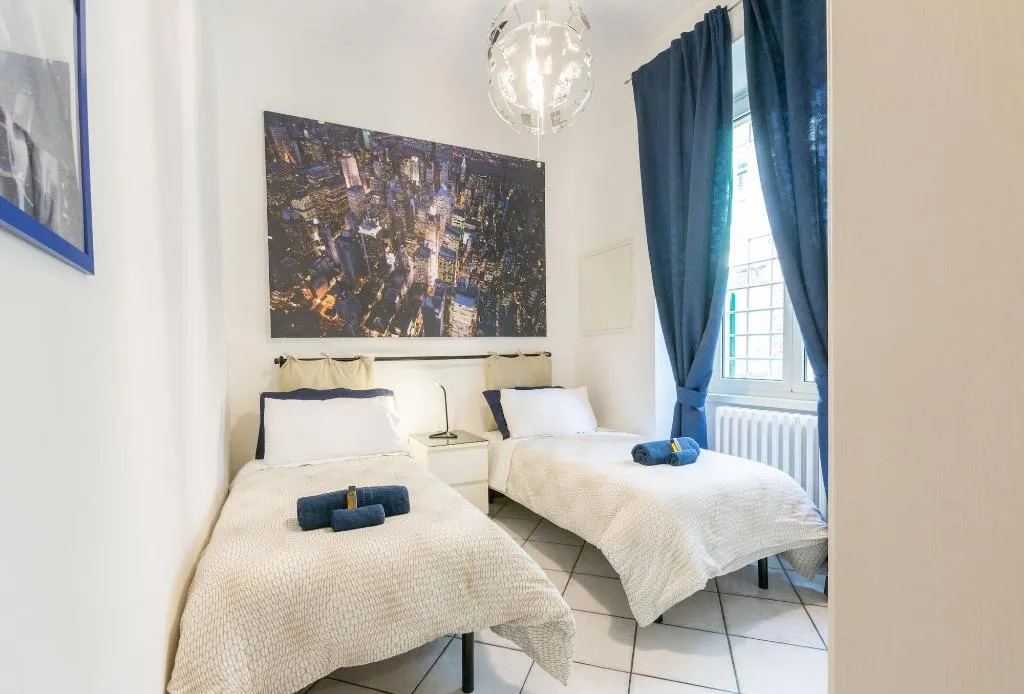 Room, B&B New Liberty in Rome, Naples