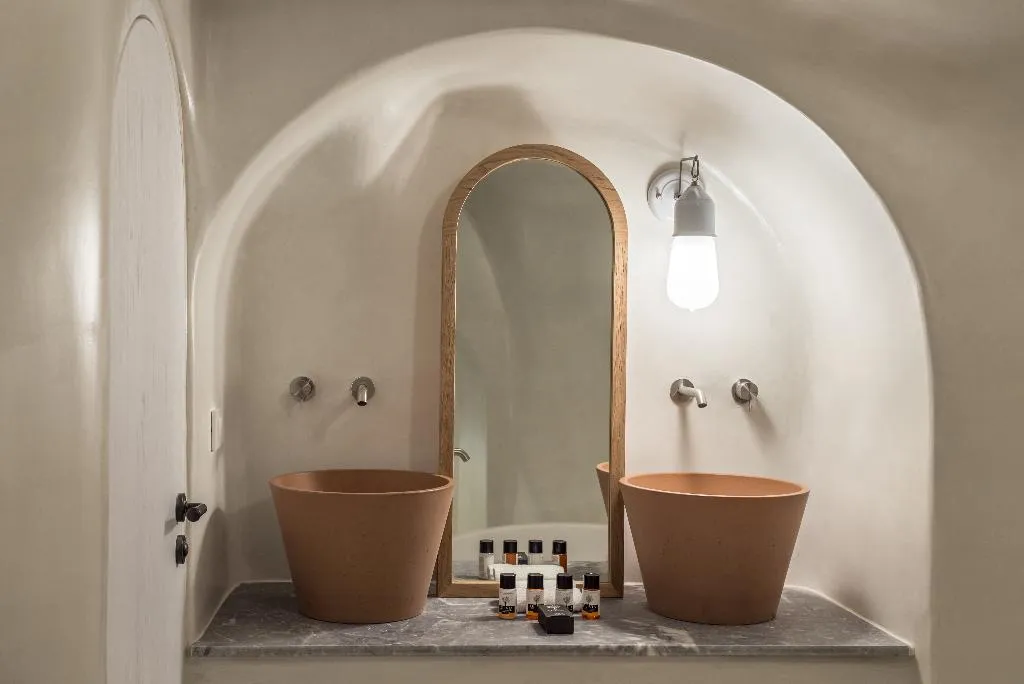VILLA CAPACITY 4 Room, Honeymoon Petra Villas, Santorini