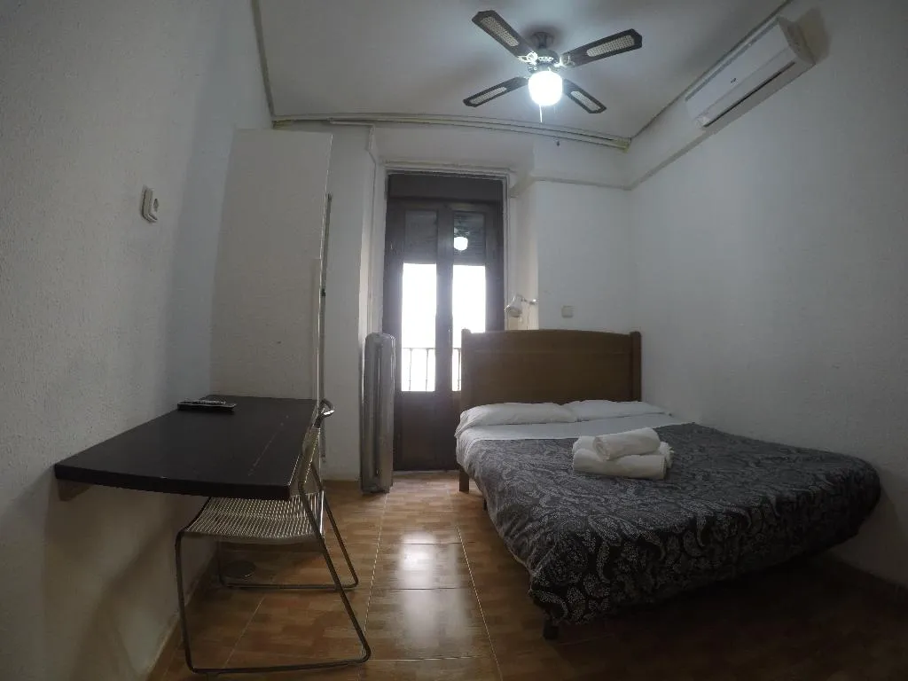 SINGLE STANDARD Room, Hostal MYD Los Perales, Madrid
