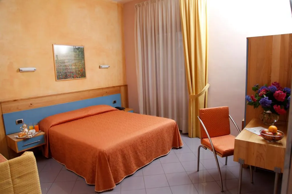QUADRUPLE STANDARD Room, Hotel Diana Pompei, Naples