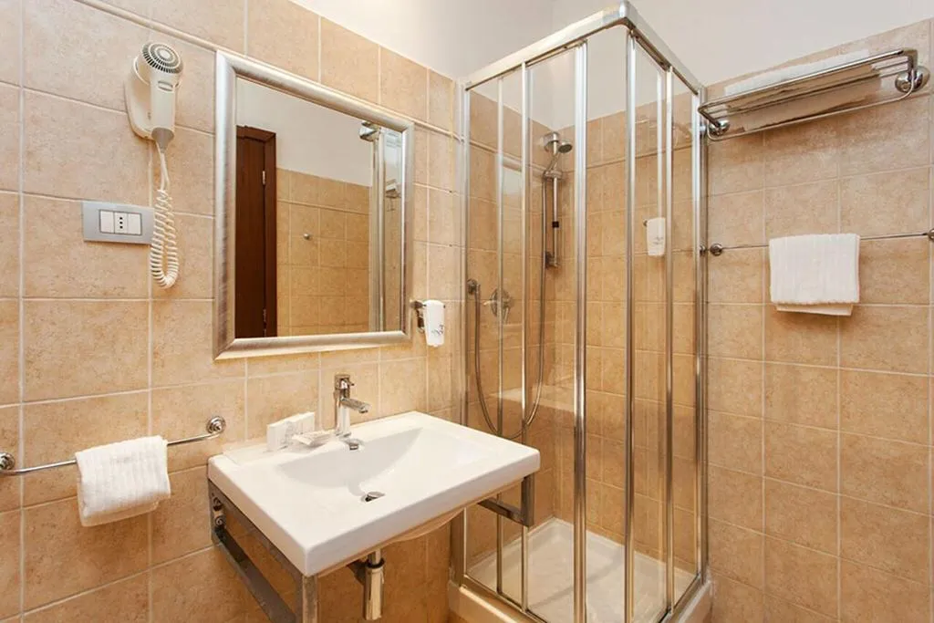 QUADRUPLE THREE BEDS Room, Phi Hotel Garden Area Roma Eur, Rome