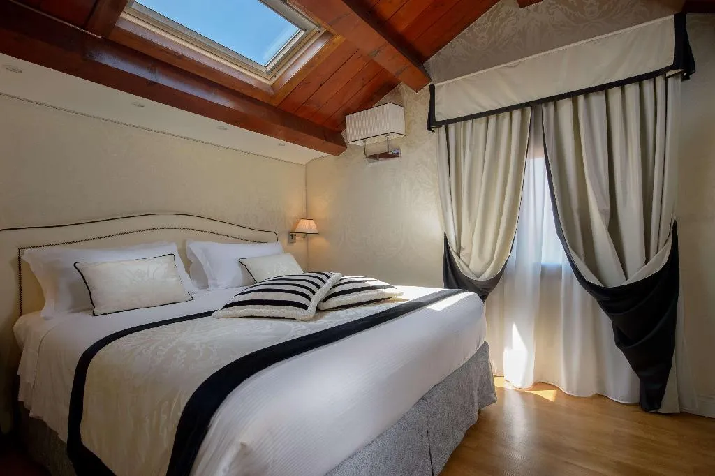 Room, Hotel Olimpia Venice, BW Signature Collection, Venice