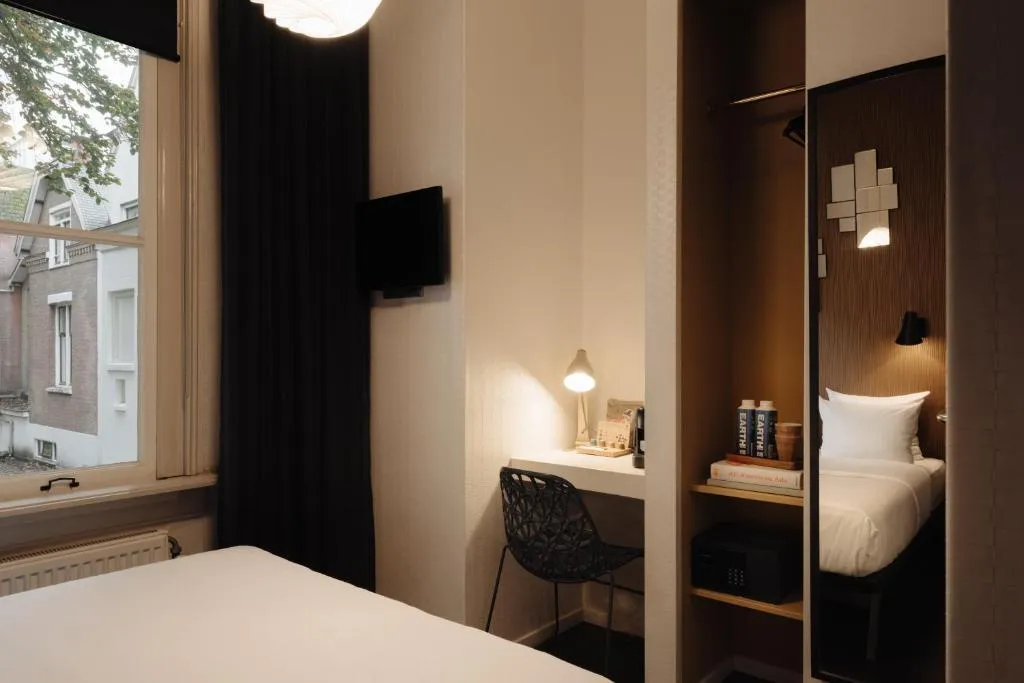 DOUBLE STANDARD Room, Hotel V Frederiksplein, Amsterdam