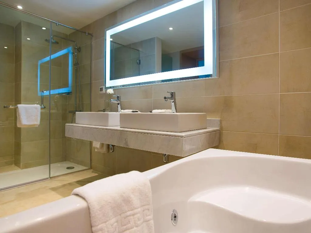 SUITE DELUXE SEA FRONT Room, Novotel Marsa Alam Beach Resort, Red Sea Riviera
