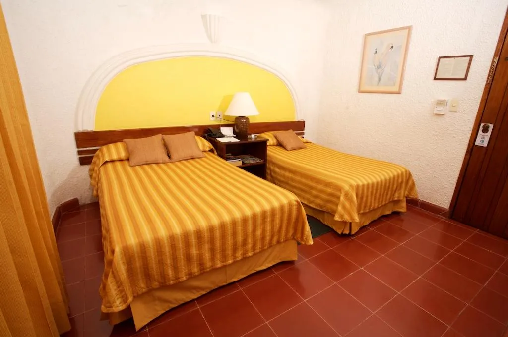 TRIPLE STANDARD Room, Antillano, Cancun Area
