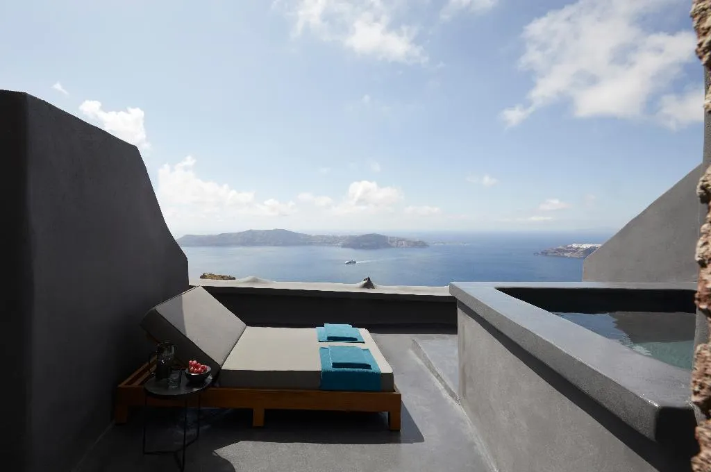 SUITE TWO BEDROOMS WITH PRIVATE POOL Room, Kivotos Santorini, Santorini
