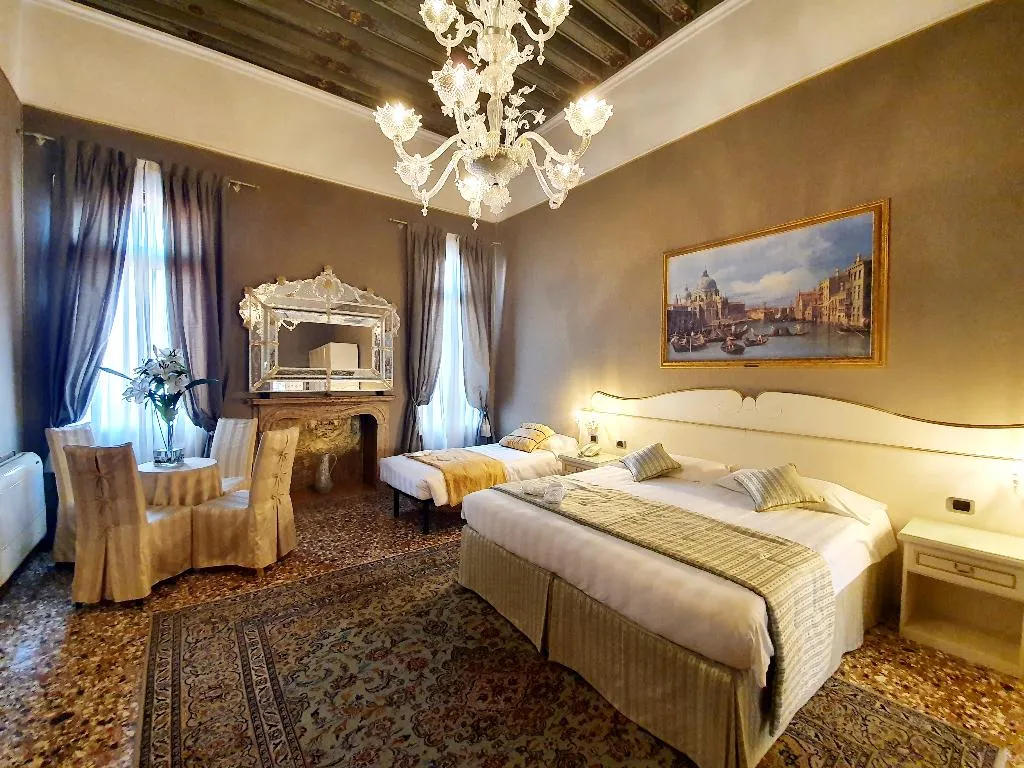 TRIPLE CLASSIC Room, Corte dei Greci, Venice