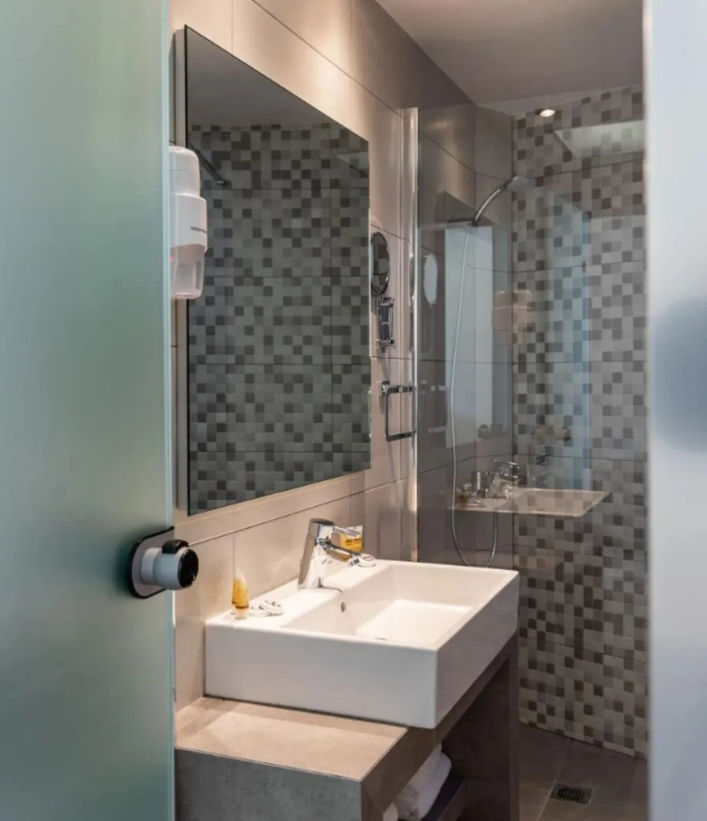 DOUBLE SINGLE USE SUPERIOR Room, Xenophon Hotel, Athens
