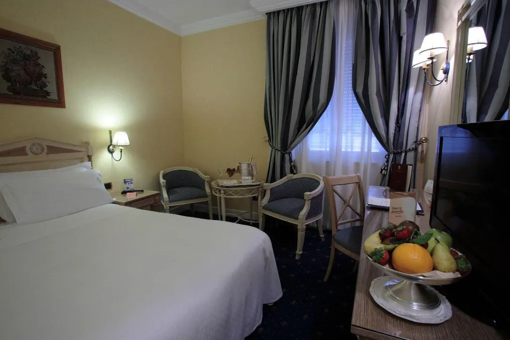 TWIN SUPERIOR Room, Palazzo Alabardieri, Naples
