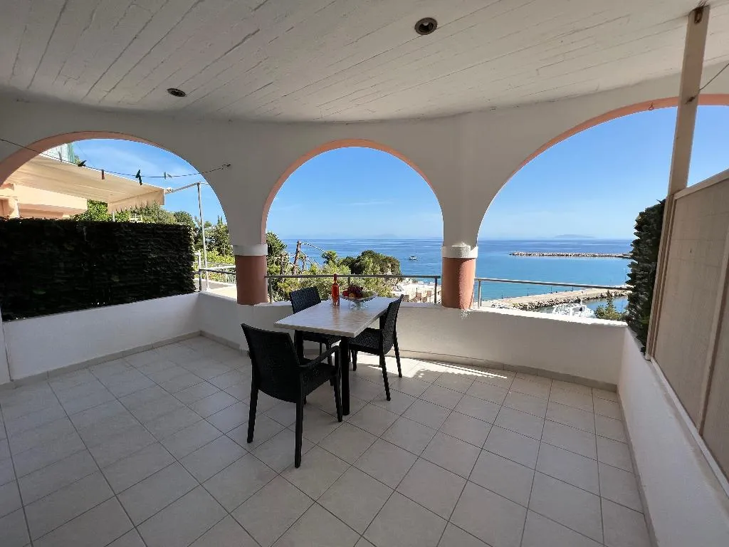 STUDIO CAPACITY 3 Room, Harbour View, Kalamata
