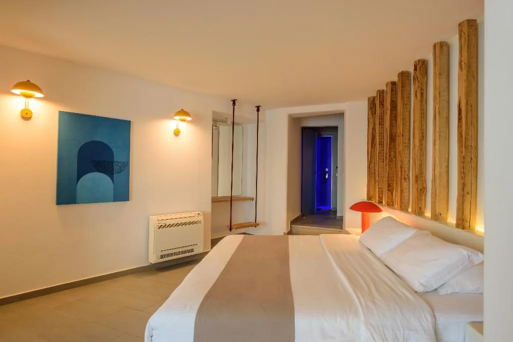 SUITE DELUXE WITH PRIVATE POOL Room, Neptune Luxury Spa Suites, Santorini