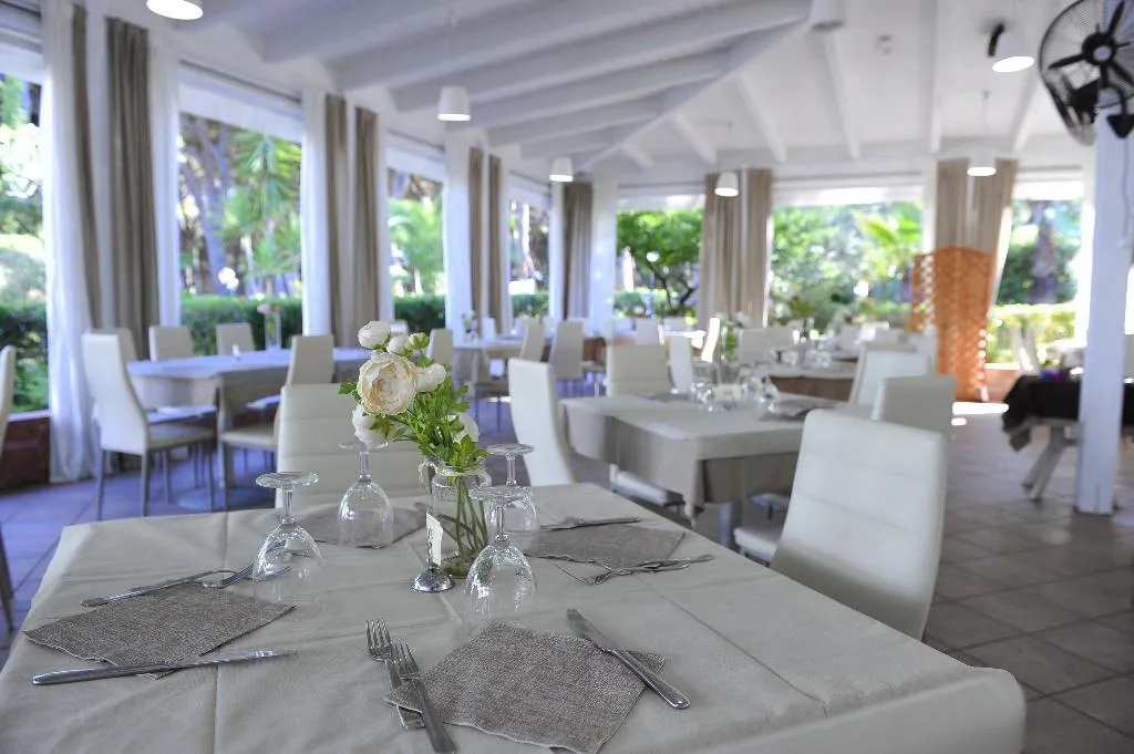 Restaurant, La Serra Holiday Village & Beach Resort, Naples