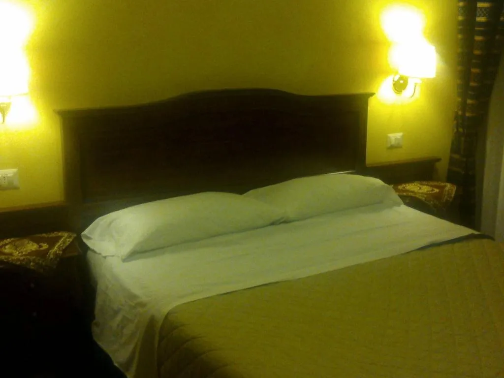 Room, Pitagora House, Naples
