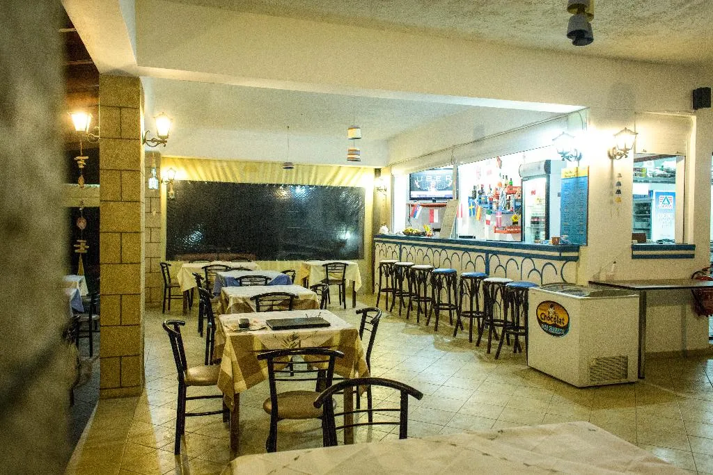 Bar, Mediterranean Hotel and Apartments, Crete