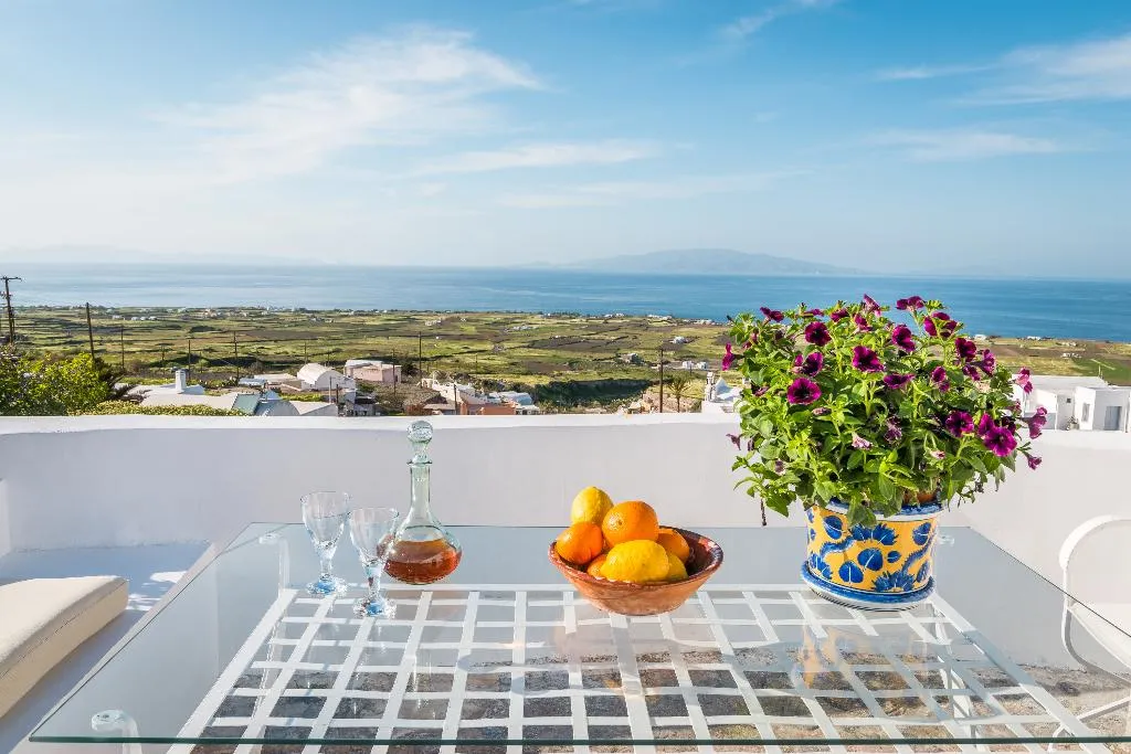 SUITE GRAND Room, Fava Eco Suites, Santorini