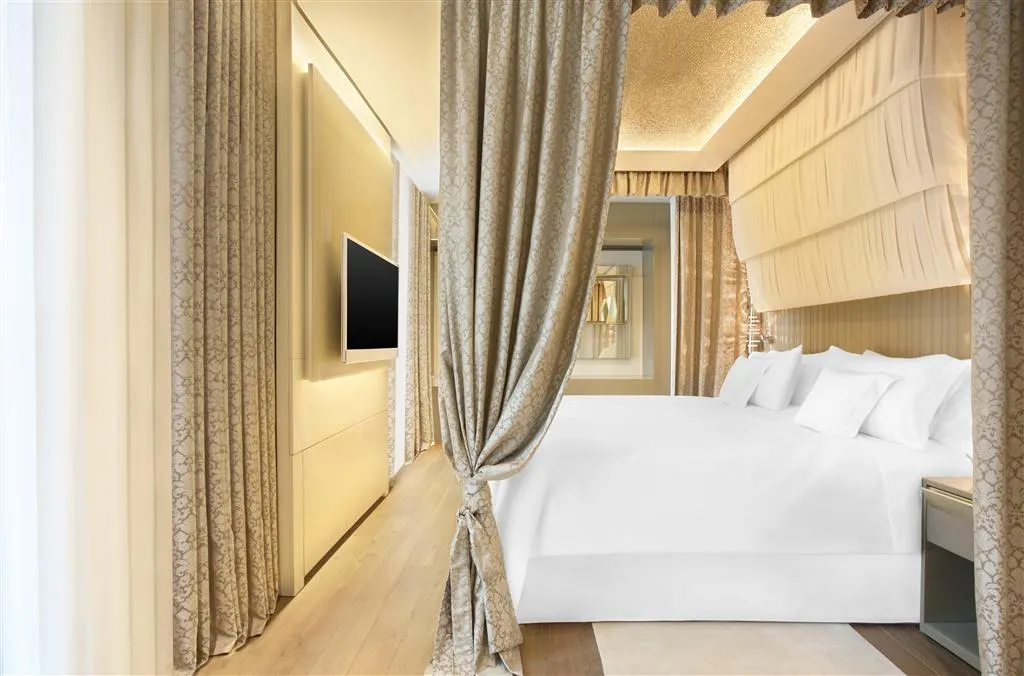 Room, Excelsior Hotel Gallia, a Luxury Collection Hotel, Milan