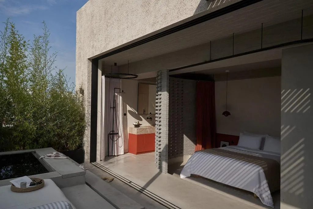 Room, Newel Psychiko, Athens