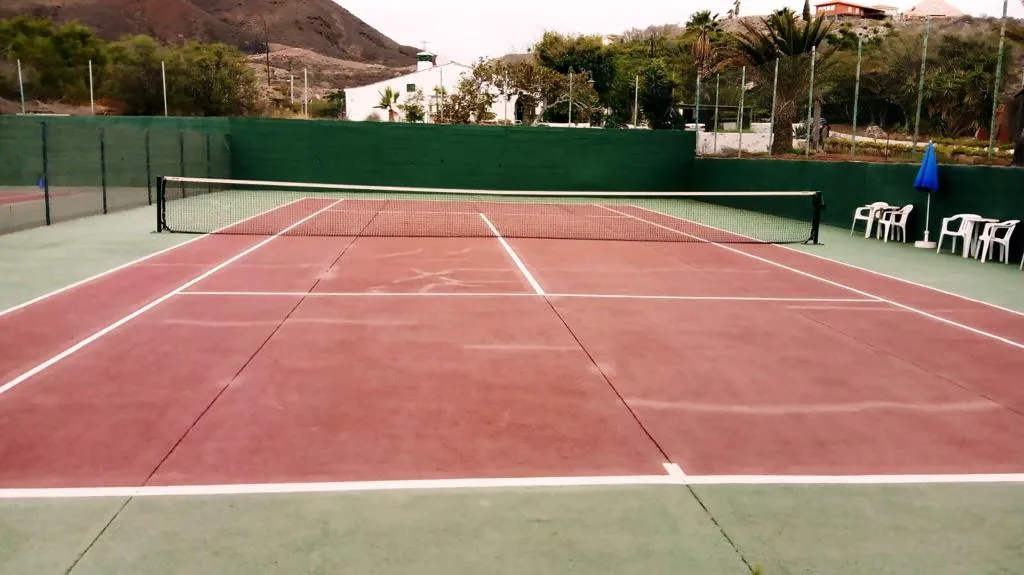 Sports and Entertainment, Los Claveles, Tenerife